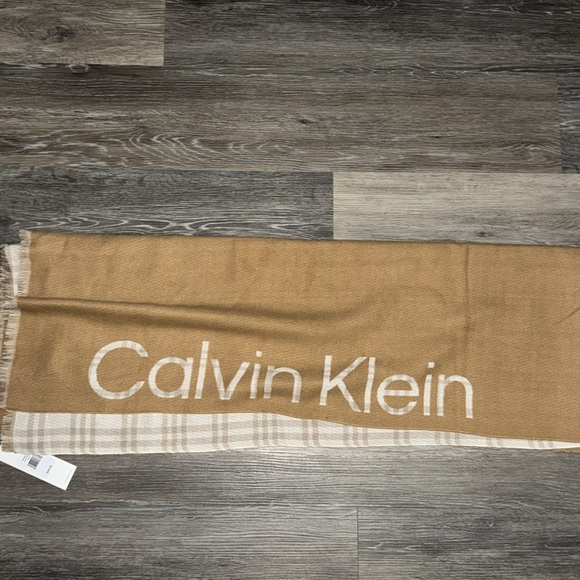 BNWT Calvin Klein Reversible Scarf - Picture 2 of 3
